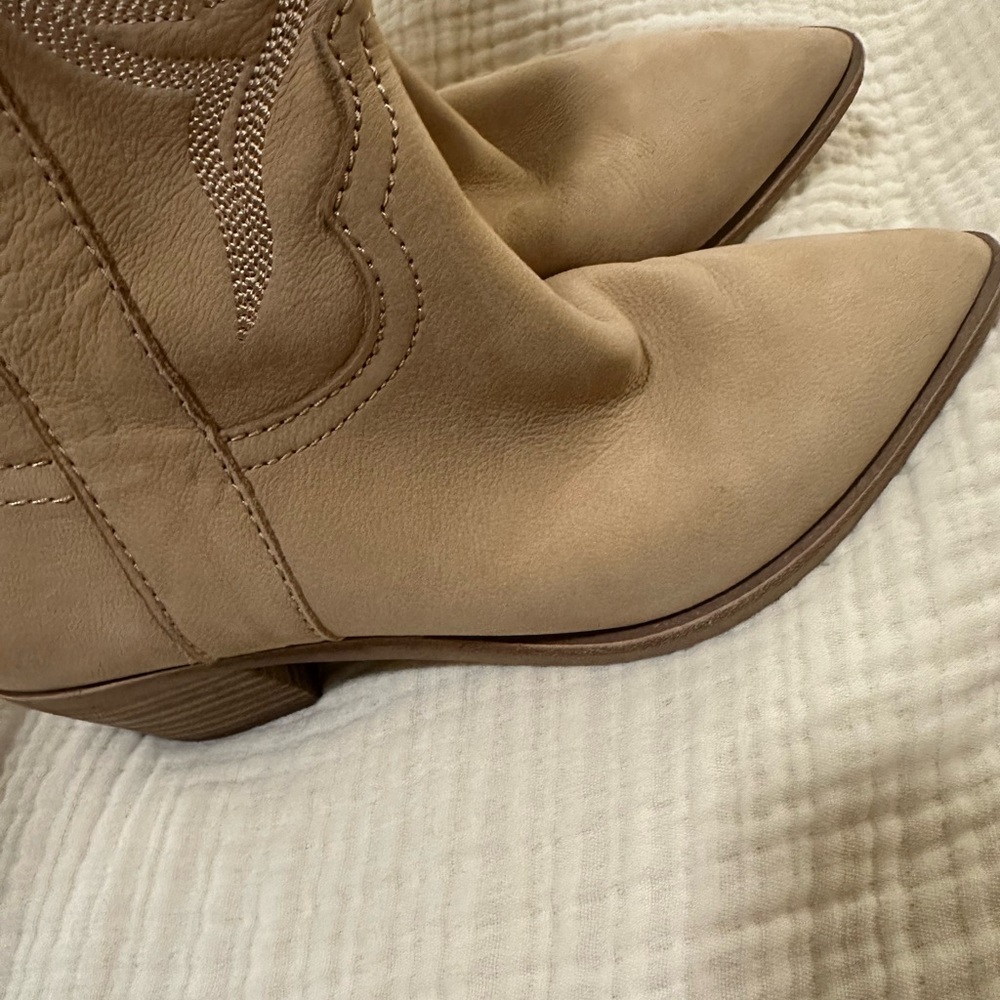 Dolce Vita Western-Style Women's Boots - Picture 11 of 12